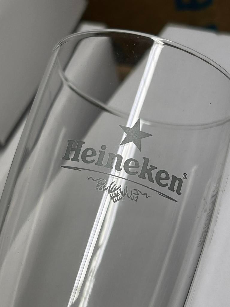 Heineken glas met zilver logo, Verzamelen, Glas en Borrelglaasjes, Ophalen, Nieuw, Bierglas