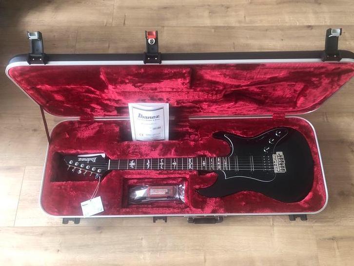 Ibanez ATZ300, Ophalen, Zo goed als nieuw, Solid body, Ibanez