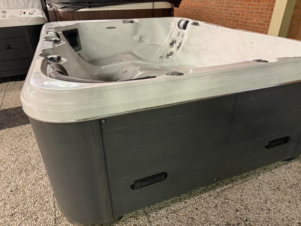 Passion Spa Repose 6 persoons 3 ligplaatsen. Ruime Jacuzzi!, Ophalen, Zo goed als nieuw, Filter