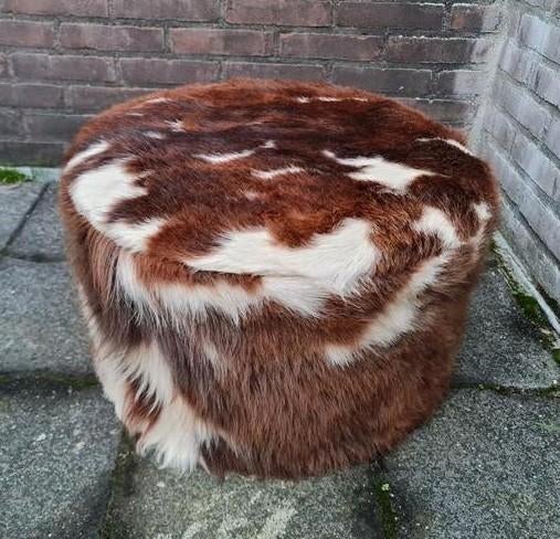 Koeien poef hocker voetenbank zitkruk zeer mooie staat , Ophalen, Zo goed als nieuw, 50 tot 75 cm, Rond