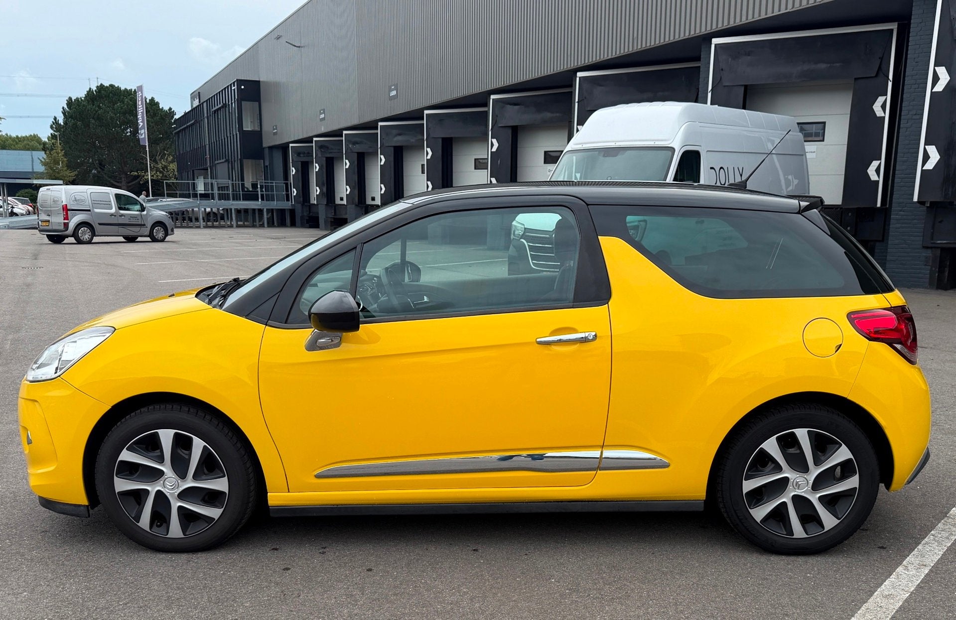 Citroen DS3 1.2 VTi So Chic DEALERONDERHOUDEN/NAVI/BLUETOOTH, Voorwielaandrijving, Euro 5, Gebruikt, 1199 cc