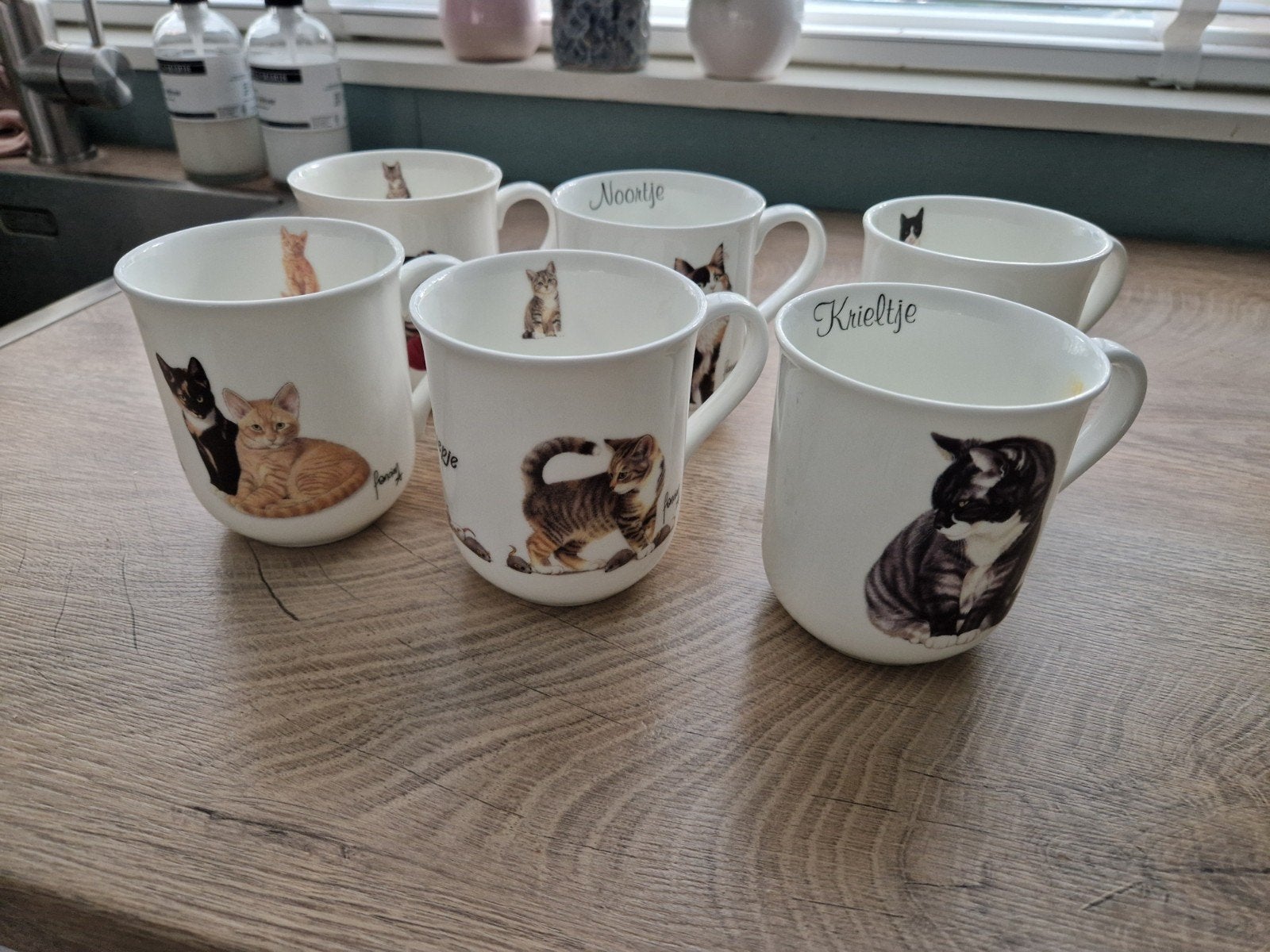 Set van 6 mokken - francien's katten, Overige typen, Ophalen of Verzenden, Zo goed als nieuw, Steen/keramiek