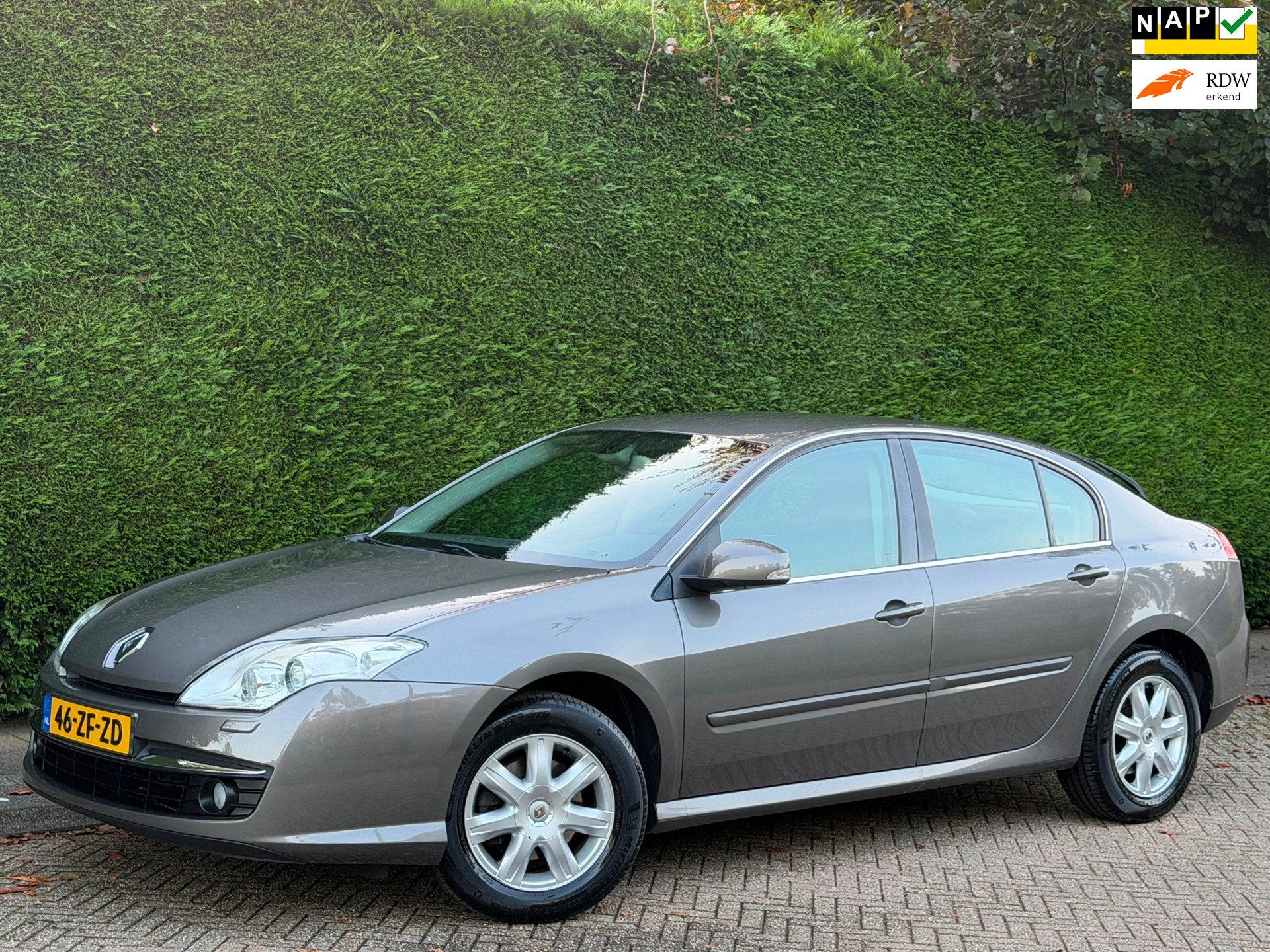 Renault Laguna 2.0 16V AIRCO/XENON/H-LEER/NAVI/1e EIGENAAR!, Gebruikt, Zwart, 4 cilinders, Origineel Nederlands