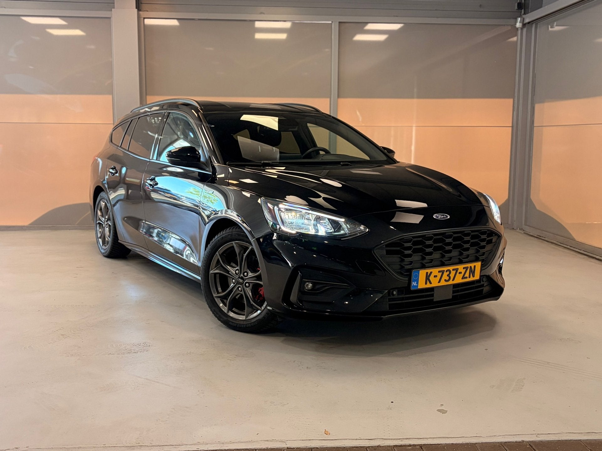 Ford Focus Wagon 1.0 EcoBoost Hybrid ST Line X Business | LE, Auto's, Ford, Dealer onderhouden, Gebruikt, Zwart, Origineel Nederlands