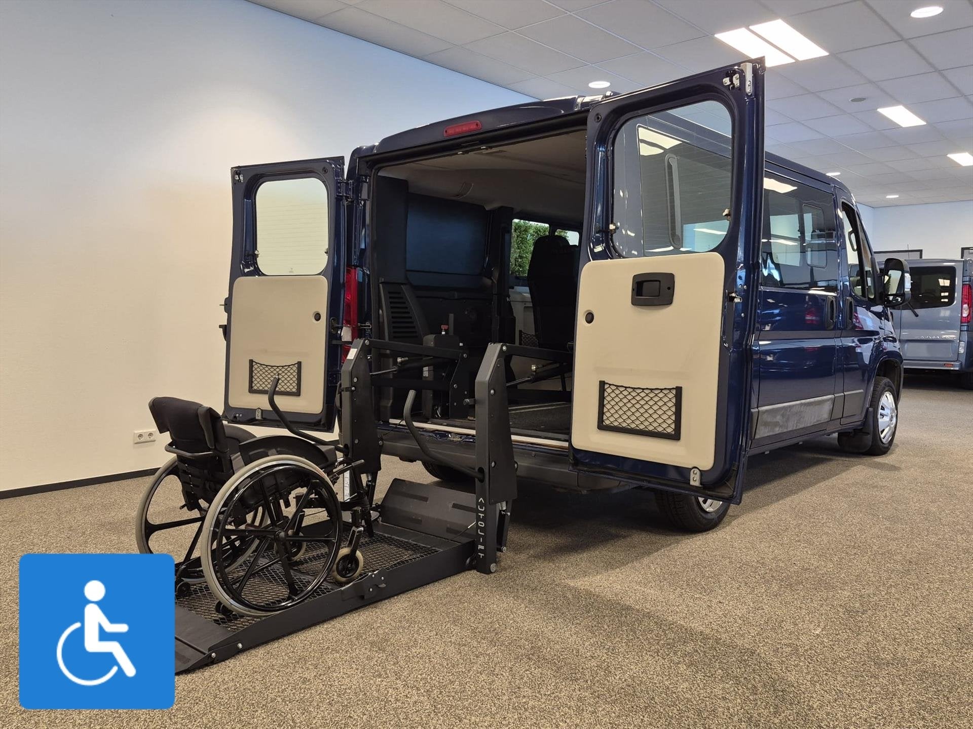 Citroen Jumper L1H1 Rolstoelbus - Rolstoel voorin, Auto's, Stof, Gebruikt, Zwart, 4 cilinders