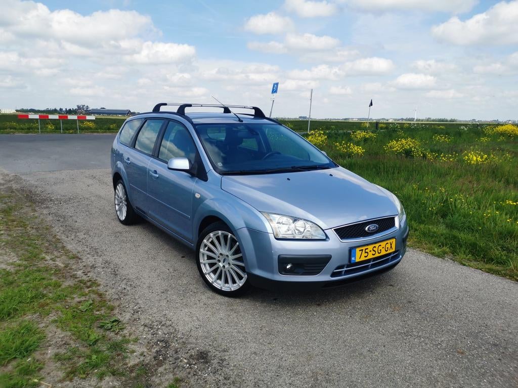 Ford Focus 1.6 titanium leren bekleding, 1596 cc, Zwart, 4 cilinders, Handgeschakeld