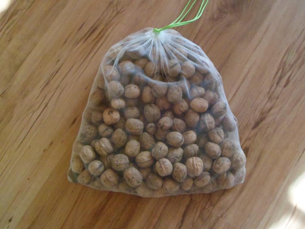 1 Kilo verse walnoten, Ophalen