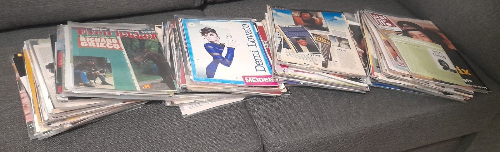 Diverse knipsel pakketten artiesten, acteurs etc... GRATIS!!, Ophalen of Verzenden, 1980 tot heden, Tijdschrift
