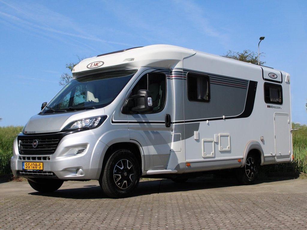 LMC Breezer V 646 G Enkele bedden Navi Zonnepaneel TV 150PK, Caravans en Kamperen, Achteruitrijcamera, Ringverwarming, Fiat, Tot en met 2