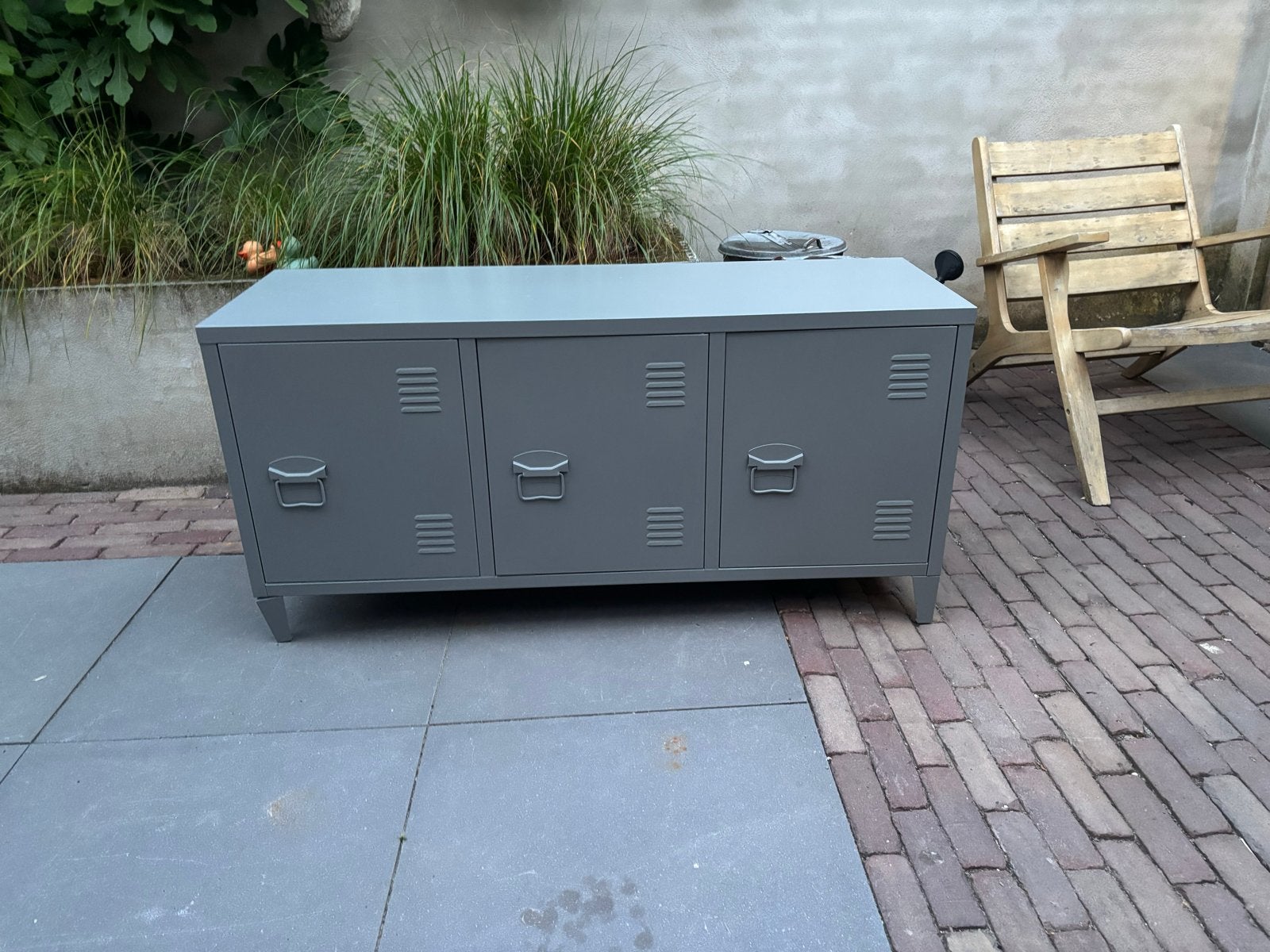Grijze metalen kast met 3 deuren, industrieel design, Ophalen, Gebruikt
