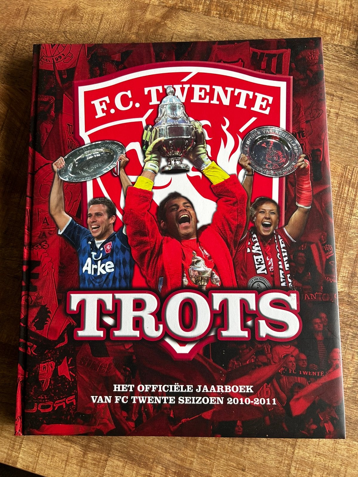 Fc Twente Trots, jaarboek 2010/2011, Ophalen of Verzenden, Zo goed als nieuw, Balsport