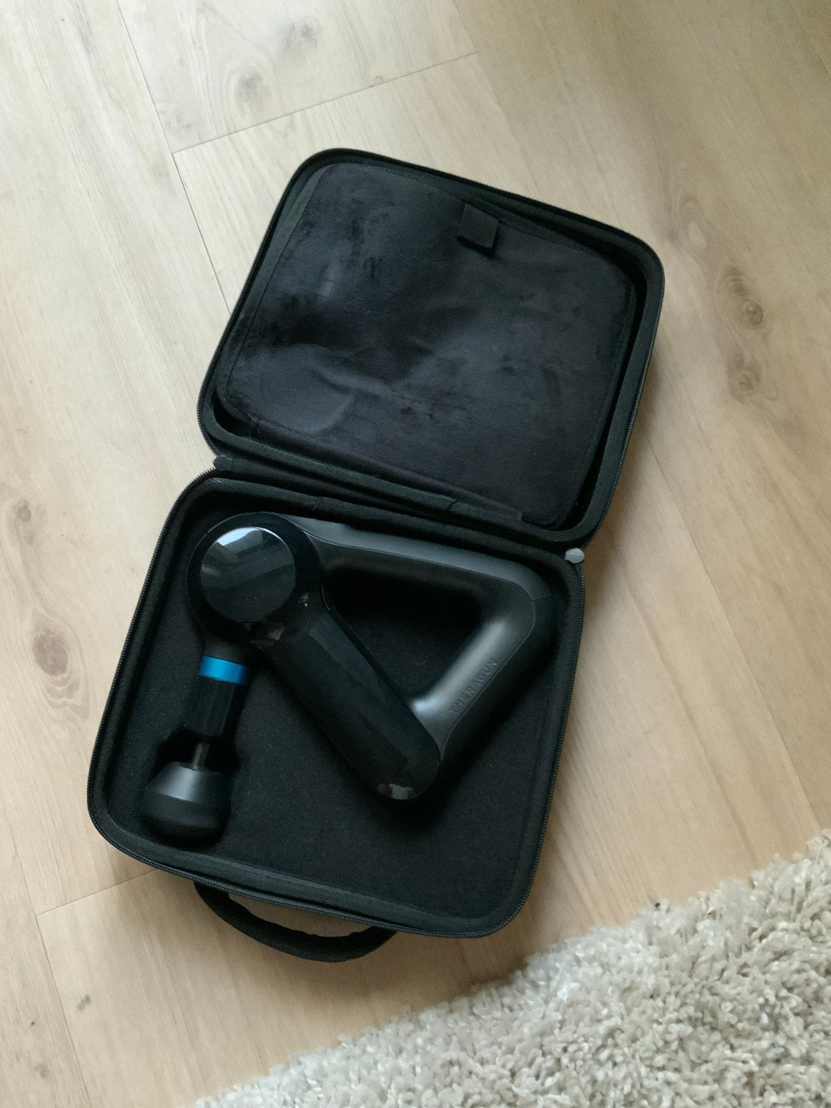 Theragun Elite massageapparaat met accessoires en koffer, Ophalen of Verzenden, Zo goed als nieuw, Apparaat
