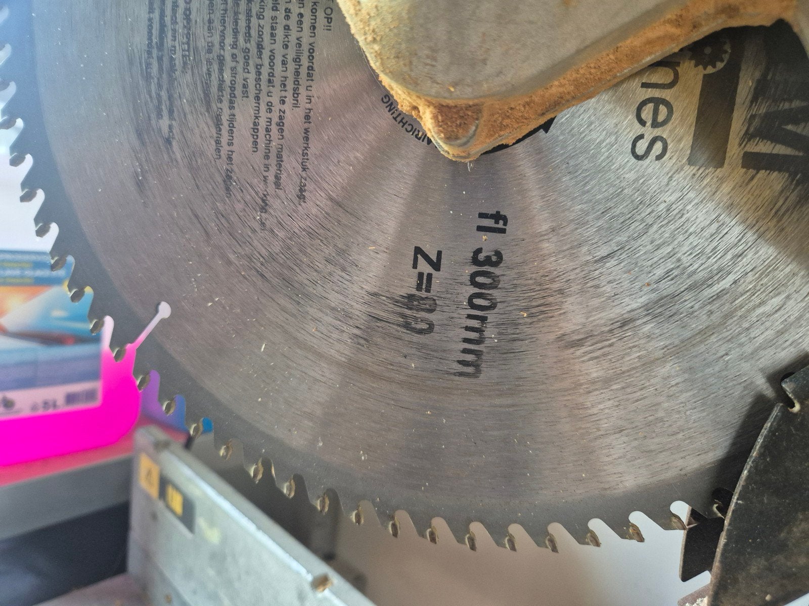 DeWalt Afkortzaag - Krachtig en Betrouwbaar, Doe-het-zelf en Verbouw, Gereedschap | Zaagmachines, Ophalen, Gebruikt, DeWalt, 70 mm of meer