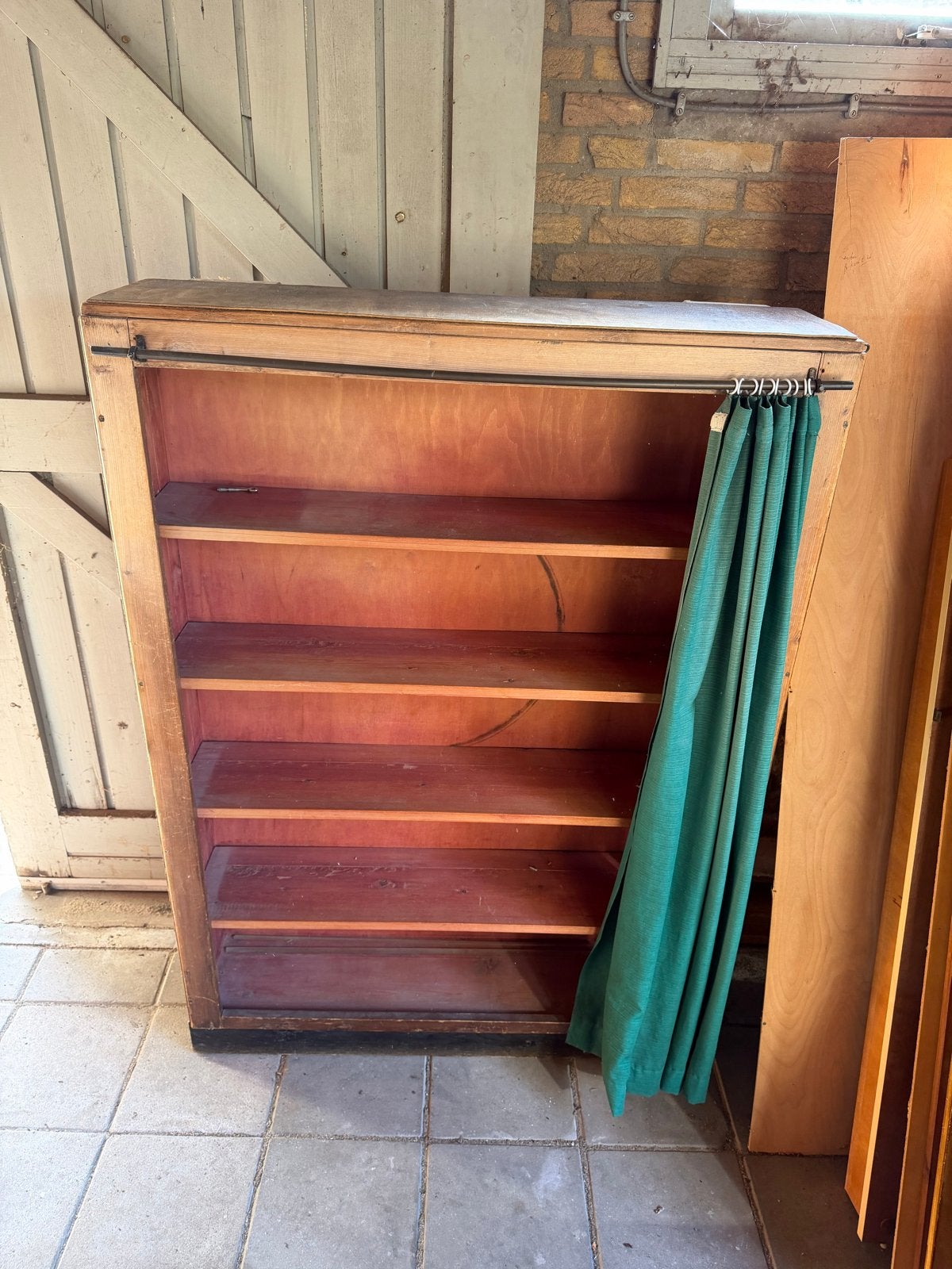 Vintage houten boekenkast met gordijn, Ophalen