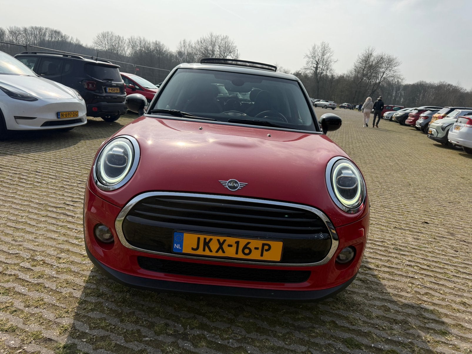 Foto 8 van Perfecte Mini Cooper 5-deurs (f55) Rood