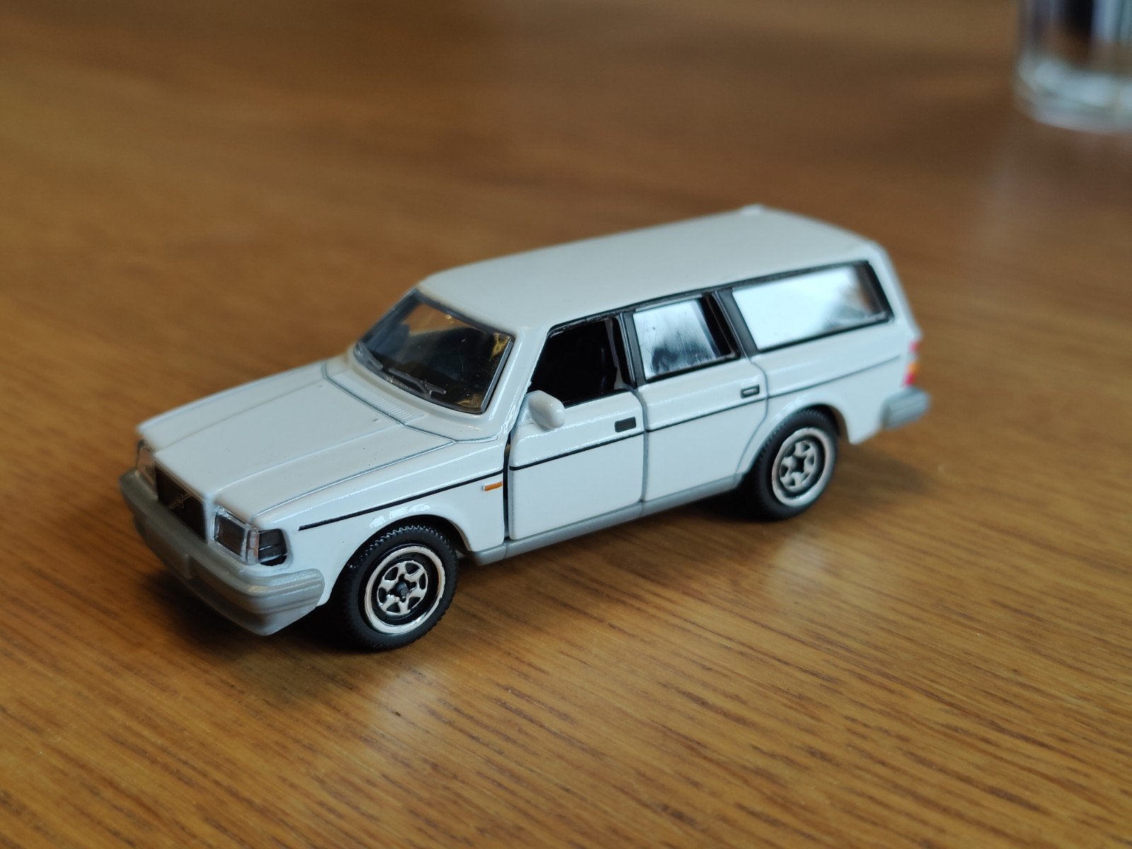 Majorette Volvo 240 WIT, Ophalen of Verzenden, Zo goed als nieuw, Auto