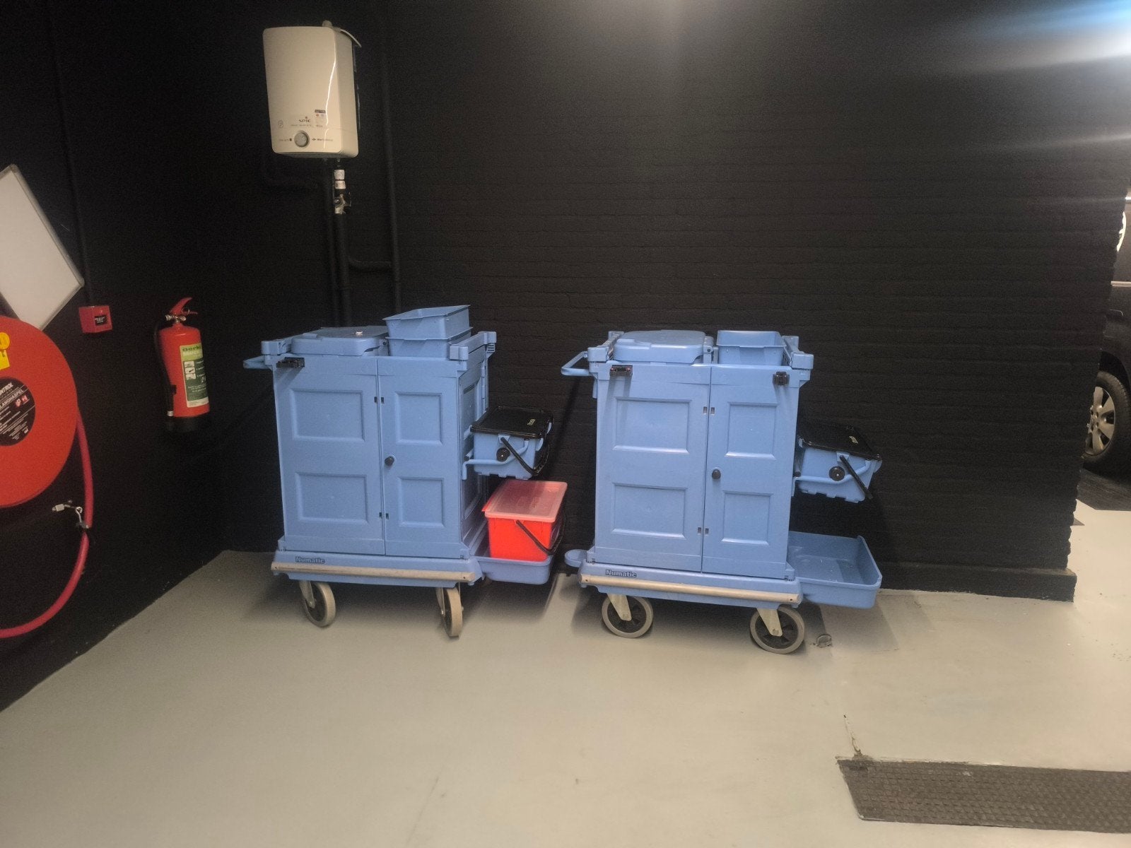 4 Numatic professionele schoonmaakwagens, Ophalen