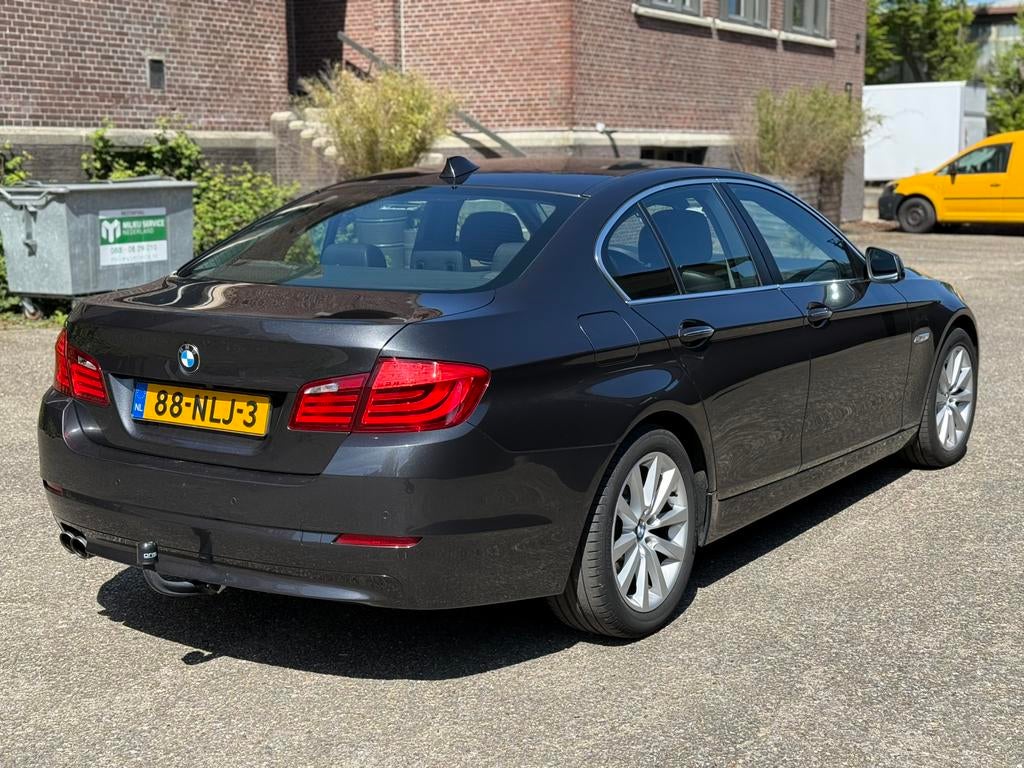BMW 5-Serie 3.0 I 523 2010 Youngtimer | Perfect onderhouden, Auto's, Euro 5, Achterwielaandrijving, Bi-Xenon koplampen, Zwart