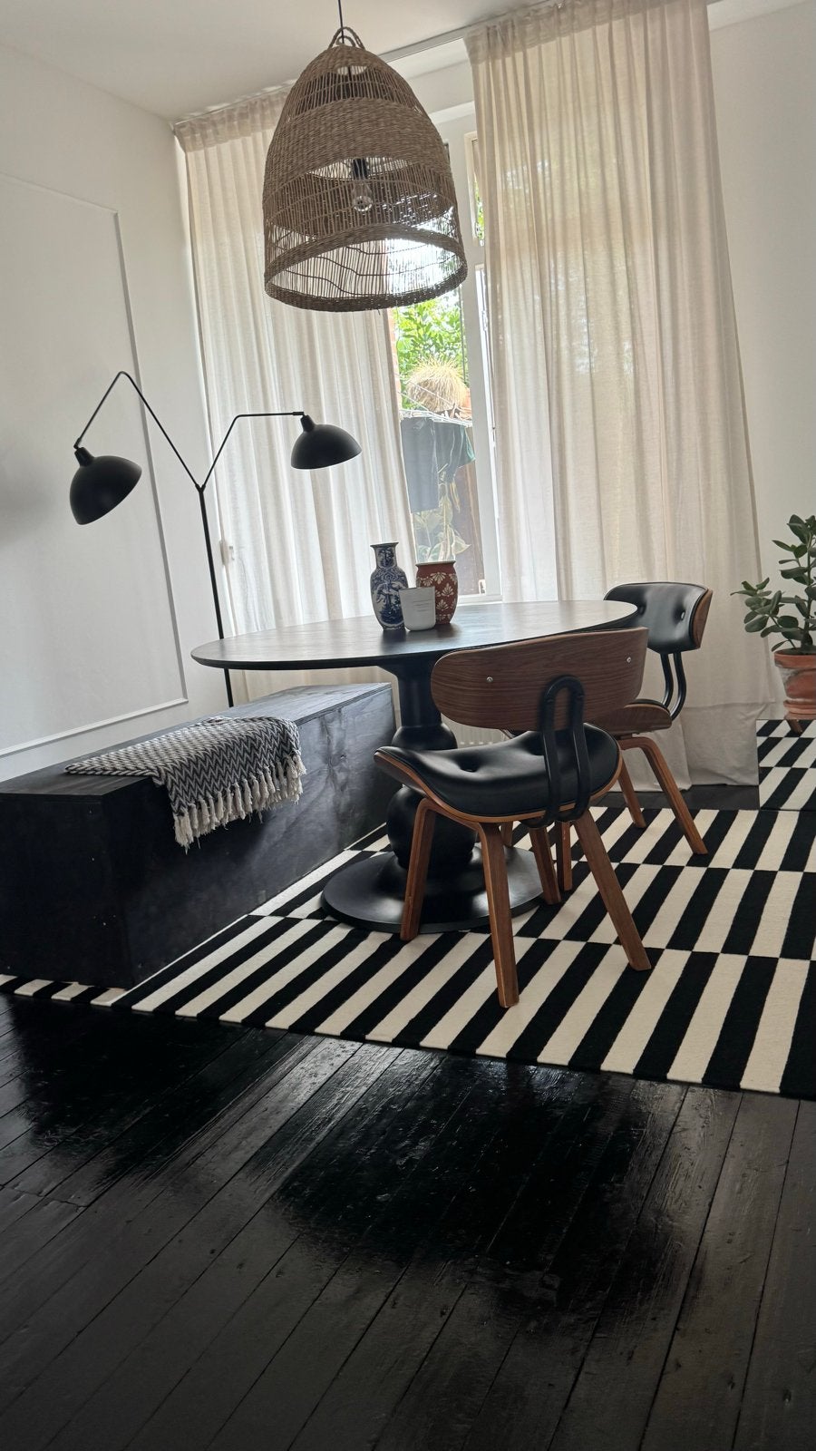 Soho stijl eetkamerset met 2 stoelen, bank en tafel, Huis en Inrichting, Complete eetkamers, Zo goed als nieuw, 4 tot 6 stoelen