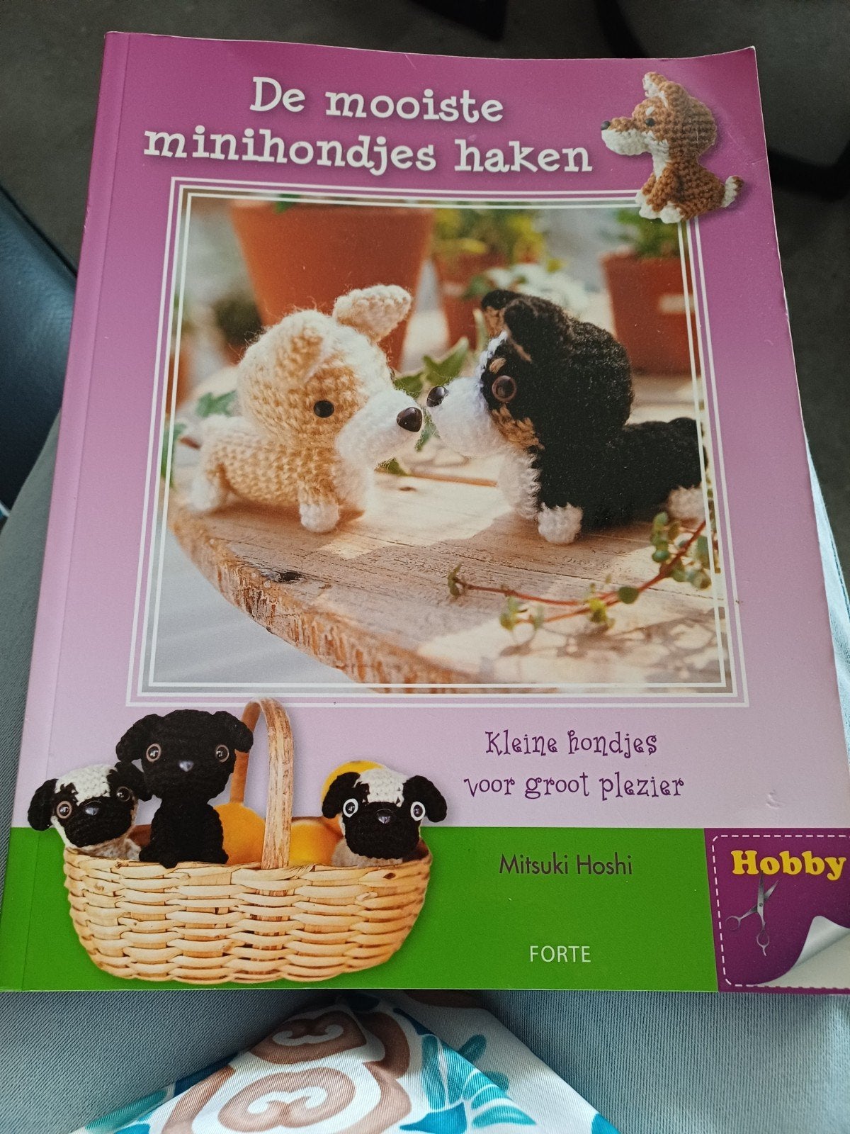 De mooiste minihondjes haken - Hobbyboek Mitsuki Hoshi, Ophalen of Verzenden, Zo goed als nieuw, Breien en Haken, Mitsuki Hoshi