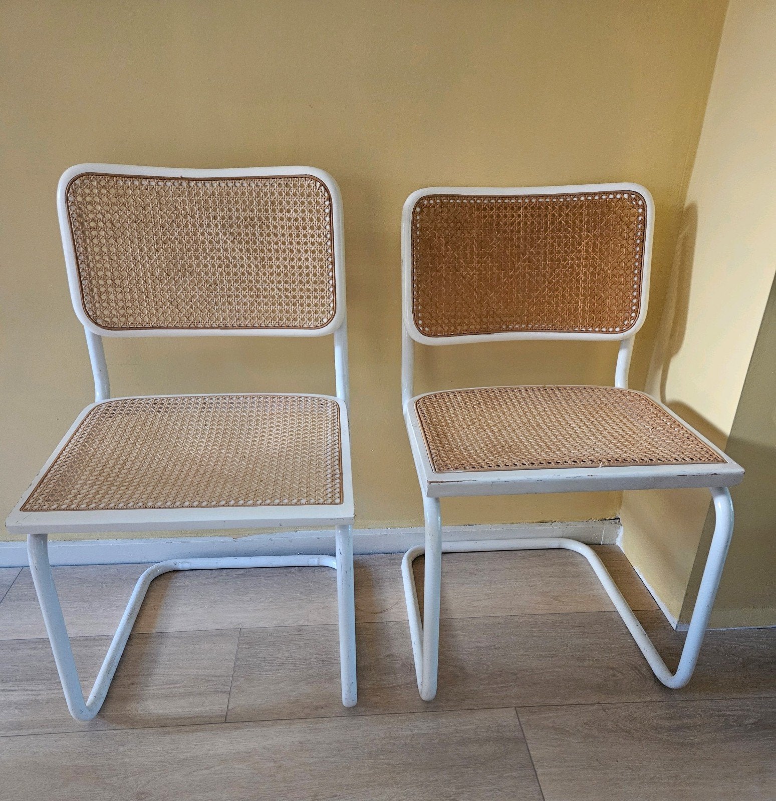 Set van 2 Cesca stoelen Marcel Breuer - wit met rotan, Huis en Inrichting, Stoelen, Ophalen, Gebruikt, Wit, Twee