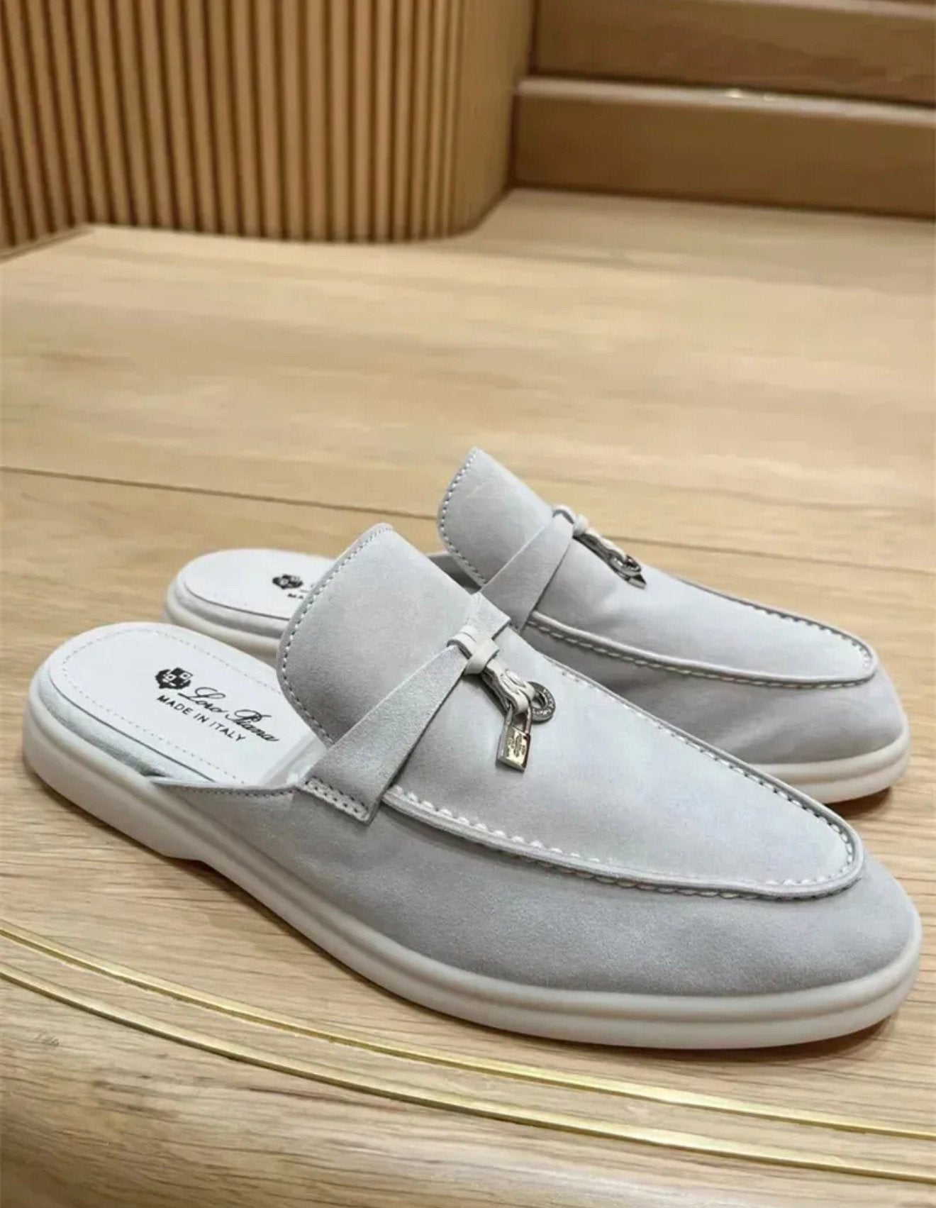Loro Piana, Ophalen of Verzenden, Zo goed als nieuw, Sneakers of Gympen