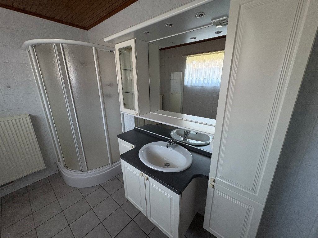 Complete badkamerinrichting, Ophalen, Zo goed als nieuw, Met douche