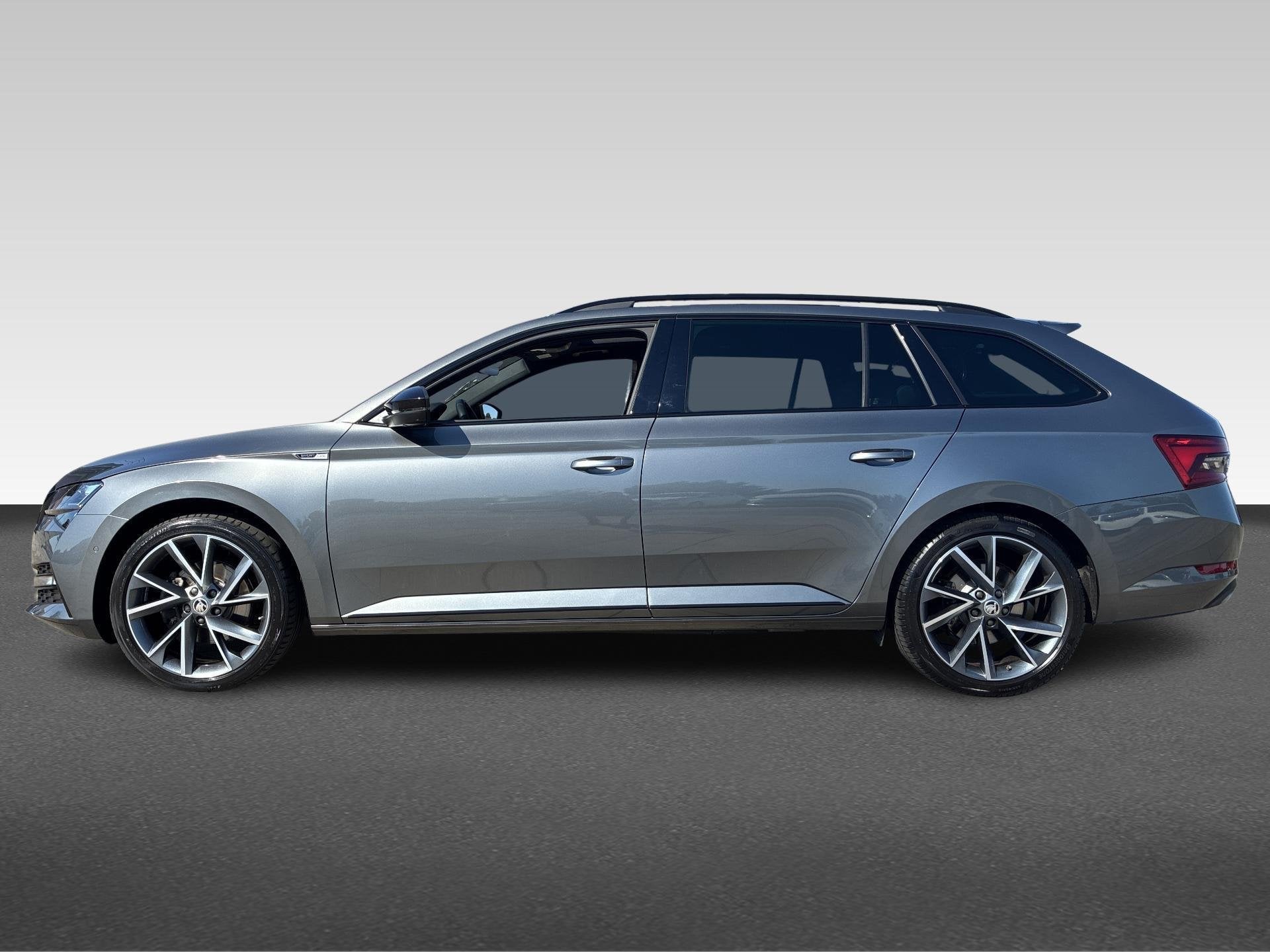 Skoda Superb Combi 1.4 Tsi PHEV 218 pk Automaat Sportline Pa, Automaat, Gebruikt, Alcantara, 1668 kg