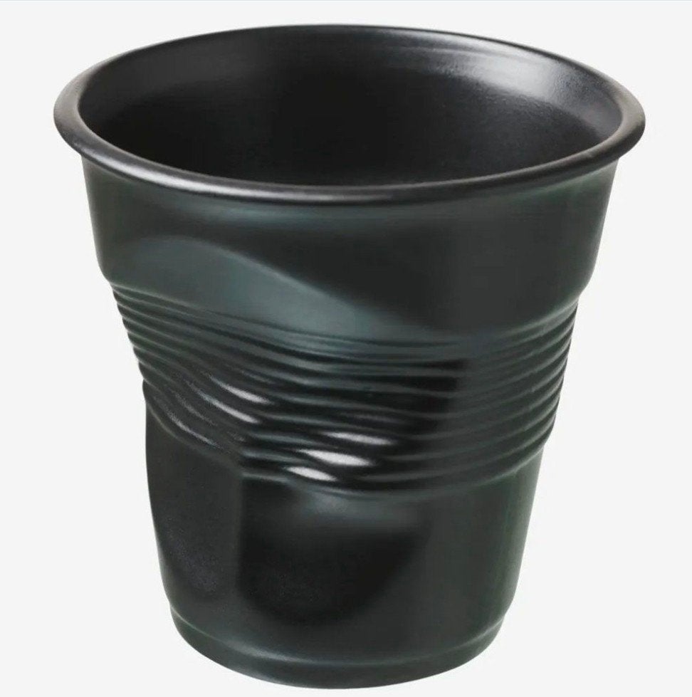 Revol France espresso design kopje, zwart porselein, Froissé, Overige merken, Keramiek, Ophalen of Verzenden, Zo goed als nieuw