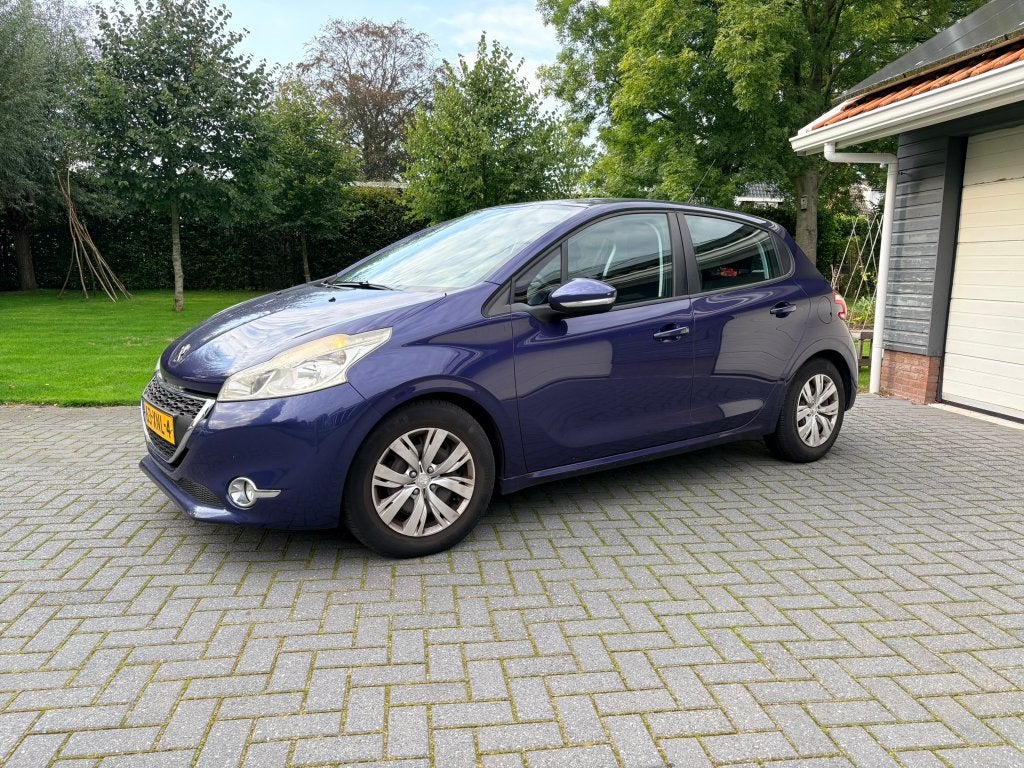 Peugeot 208 1.4 VTI 5 drs Cruise/Airco/Trekhaak, Voorwielaandrijving, Stof, 40 €/maand, Zwart
