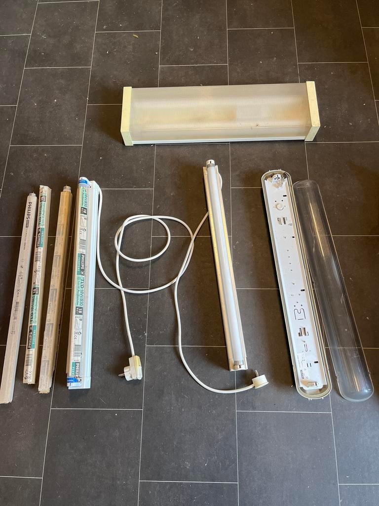 TL-lichtbakken met nieuwe Philips TL-buizen, Ophalen, Gebruikt