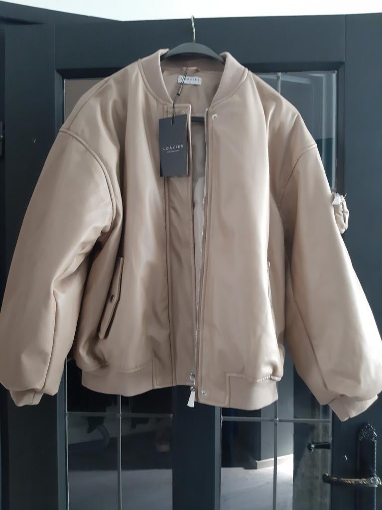 Nieuwe Loavies bomberjack - Beige, Maat 38/40 (M), Beige, Nieuw, Ophalen of Verzenden