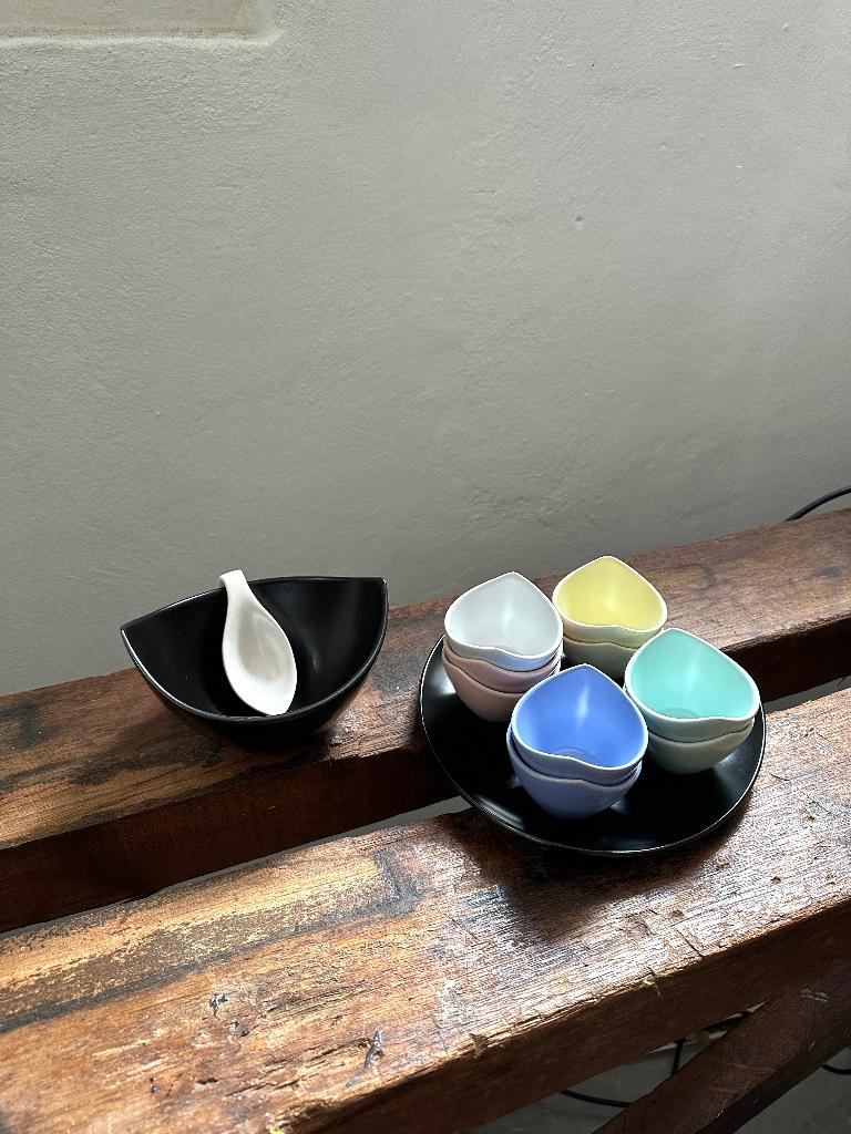 Vintage Dutch design keramiek pindaset De Driehoek Huizen, Ophalen