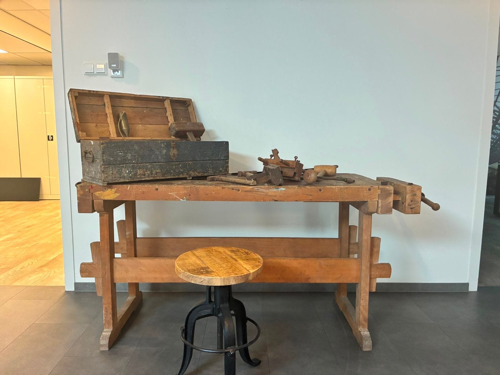 Antieke houten Werkbank met Gereedschapskist, Ophalen