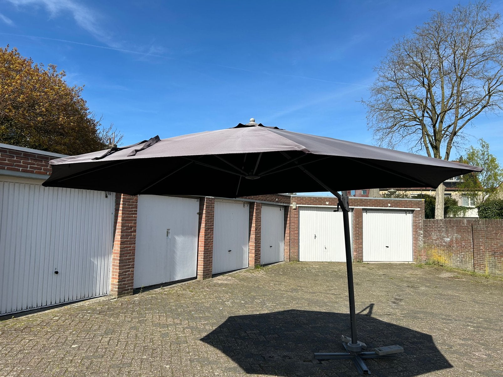Grote zweef parasol 3.40 mtr doorsnede, Tuin en Terras, Parasols, Ophalen, Zo goed als nieuw, Minder dan 1 meter, Parasolvoet