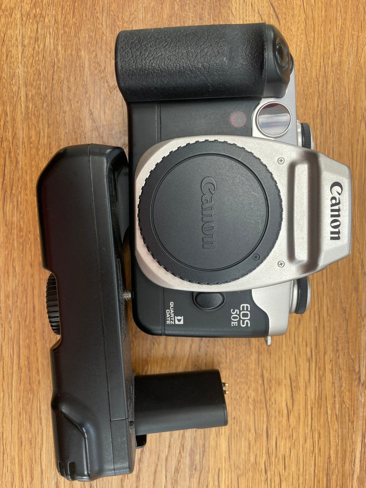 Analoge Canon EOS 50E met battery pack, Ophalen, Gebruikt, Spiegelreflex, Canon
