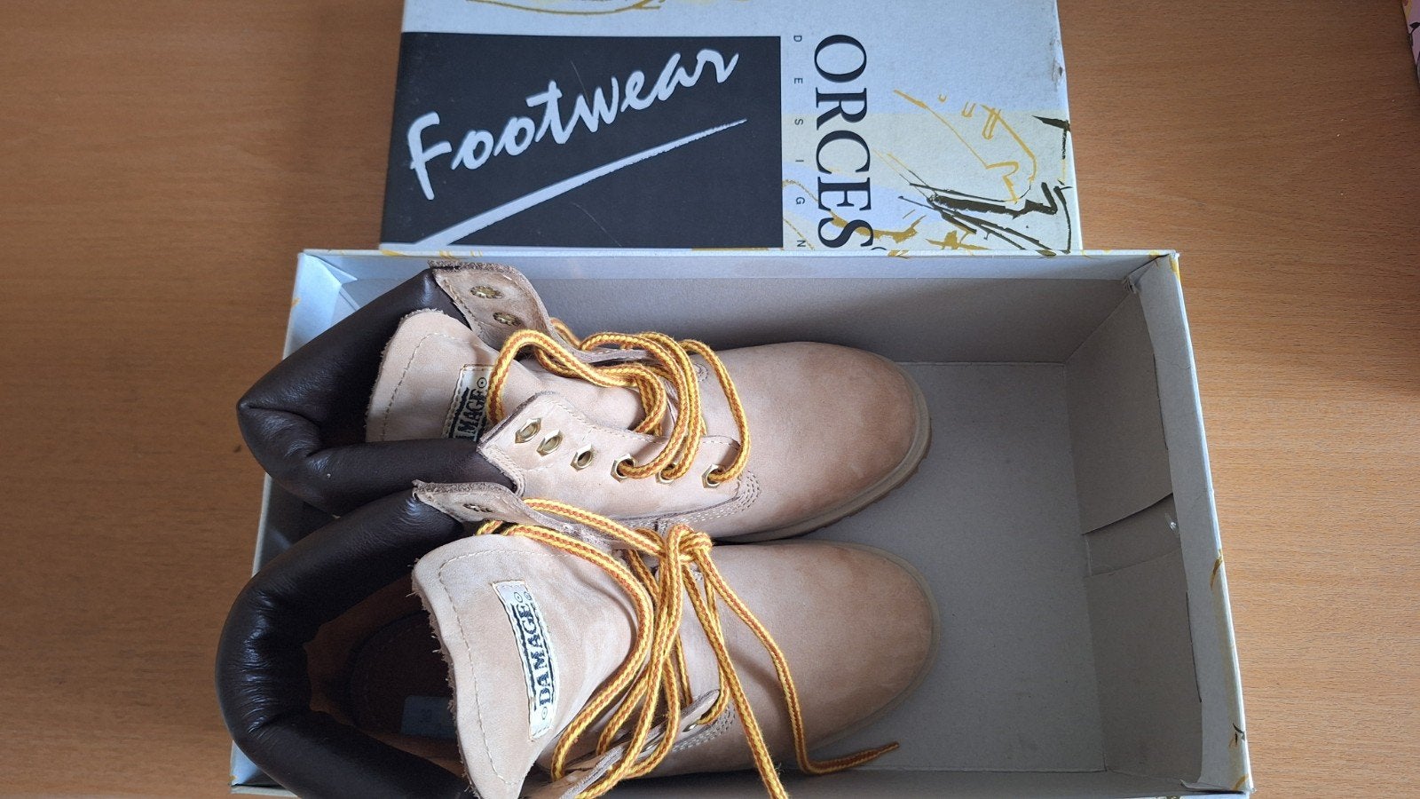 Damage Footwear Boots - Maat 38, Kleding | Dames, Schoenen, Beige, Lage of Enkellaarzen, Nieuw, Ophalen of Verzenden