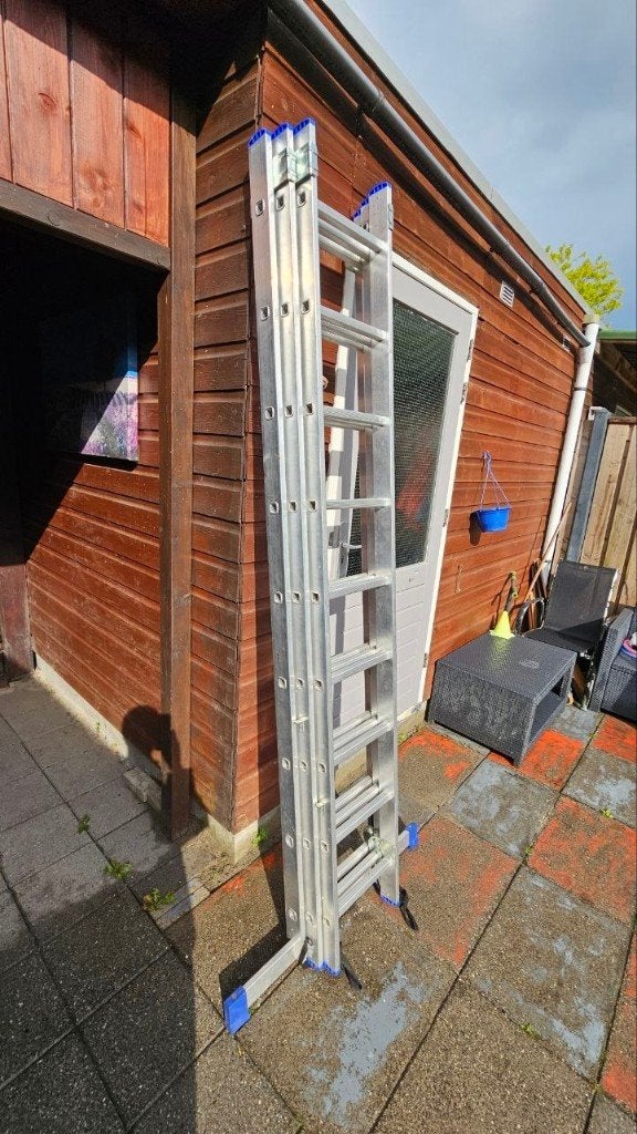 Ladder 5.5 meter hoog, Doe-het-zelf en Verbouw, Ladders en Trappen, Ophalen, Zo goed als nieuw, Ladder, 4 meter of meer