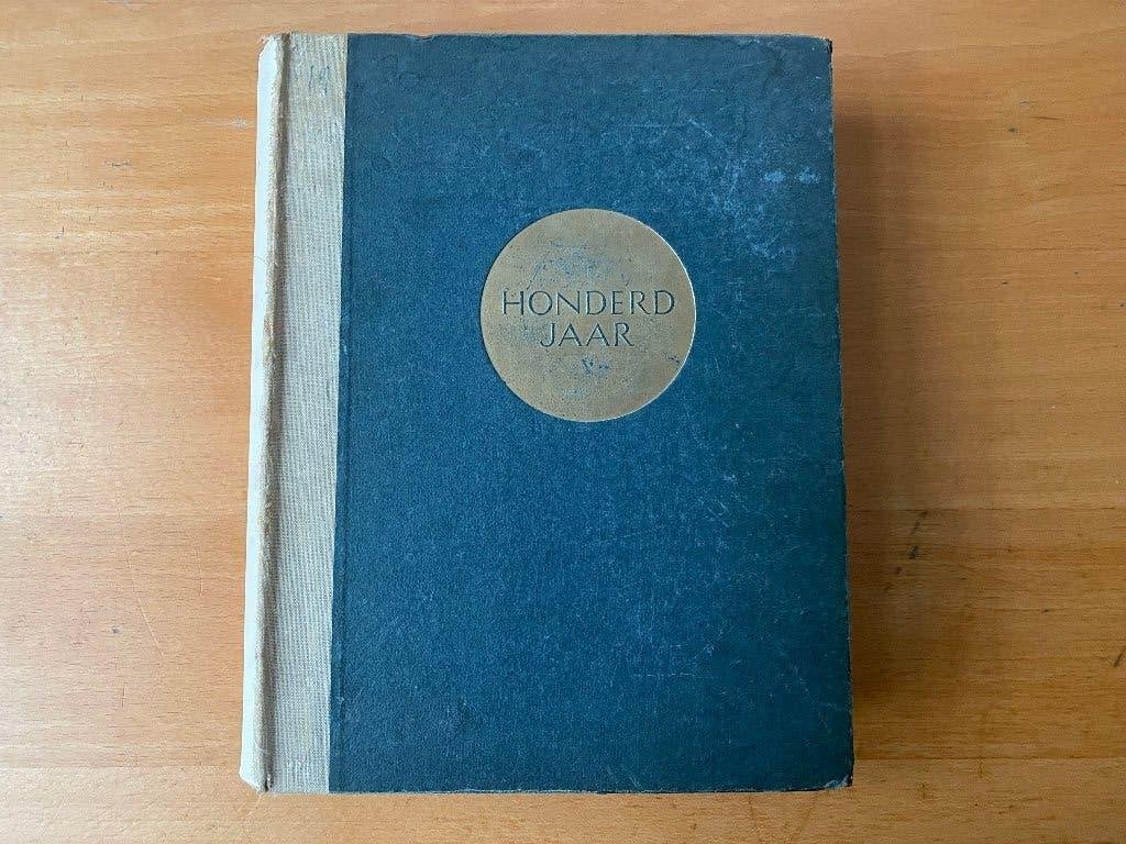 Honderd jaar Eeuwboek 1828-1928 Van Houten, Ophalen of Verzenden, Zo goed als nieuw