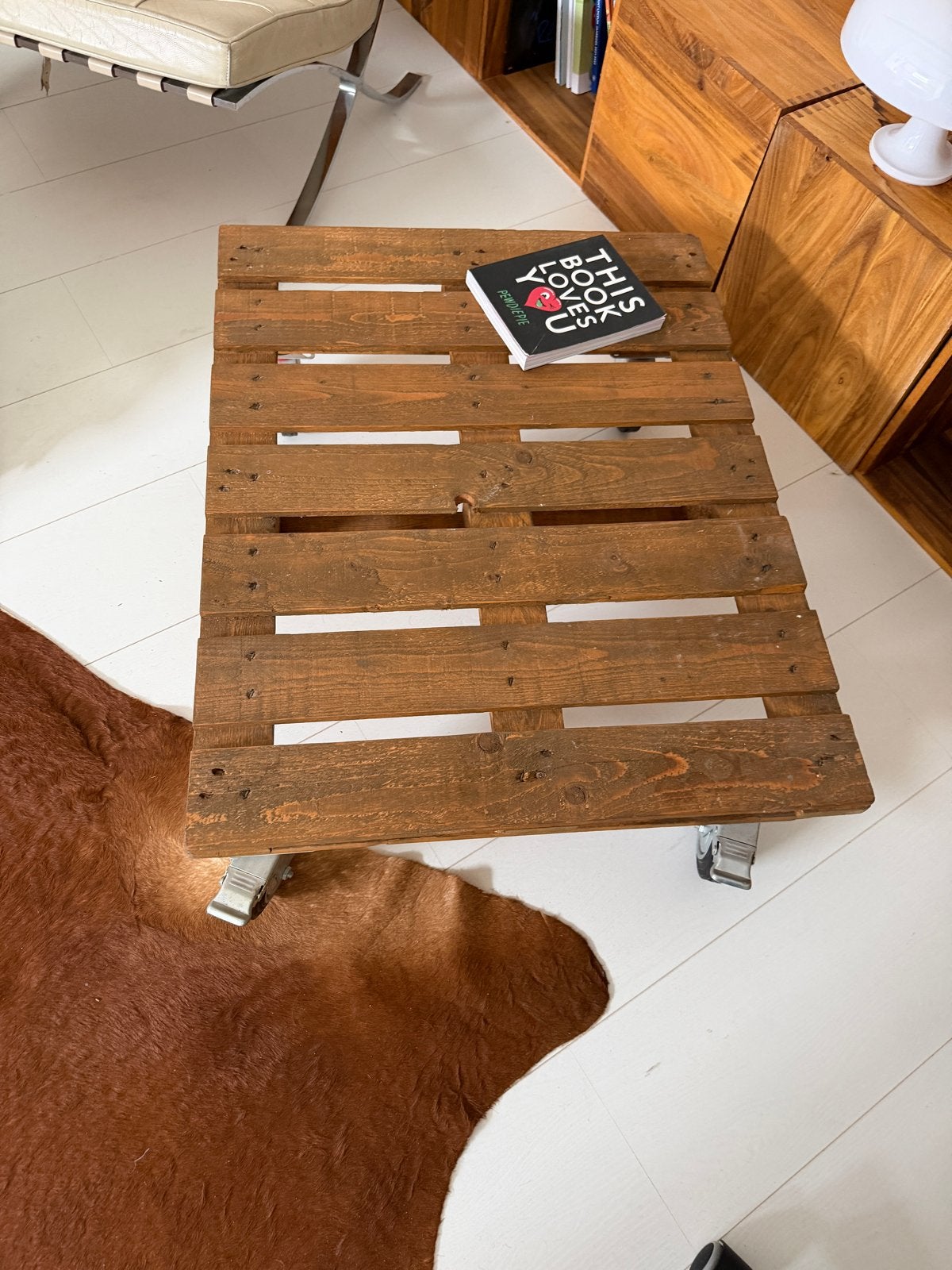 Unieke salontafel van houten pallet met wielen, Huis en Inrichting, Tafels | Salontafels, Ophalen, Gebruikt, 100 tot 150 cm, 50 tot 100 cm