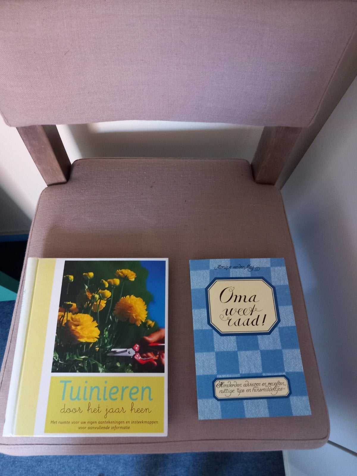Tuinieren door het jaar heen & Oma weet raad! (2 boeken), Ophalen of Verzenden, Nieuw, Diverse auteurs, Tuinieren en Tuinplanten