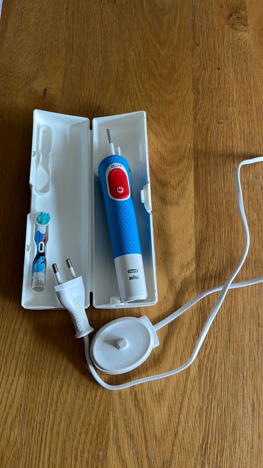 Oral b kindertanenborstel, Ophalen, Zo goed als nieuw, Tandenborstel
