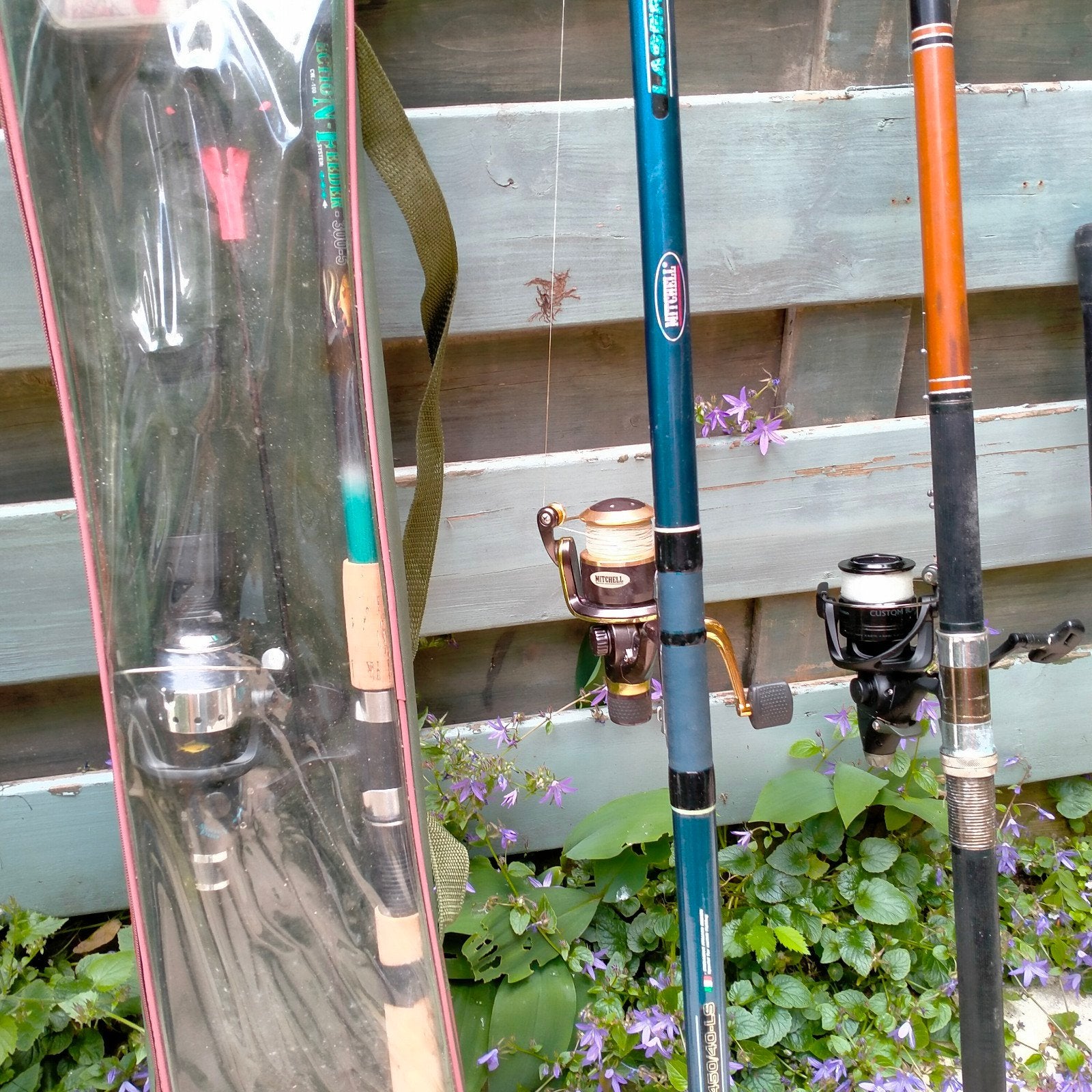 Hengelsport set: 3 werphengels, molens, schepnetten, paraplu, Watersport en Boten, Hengelsport | Algemeen, Ophalen