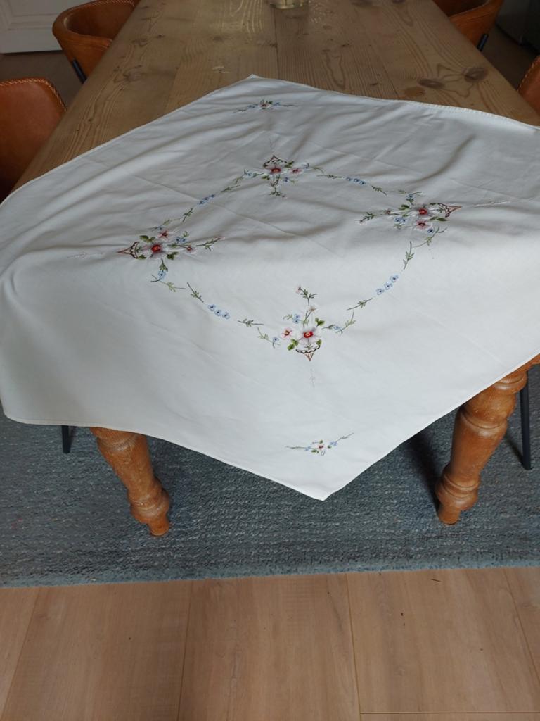 Handgeborduurd kleedje bloemen, Ophalen of Verzenden