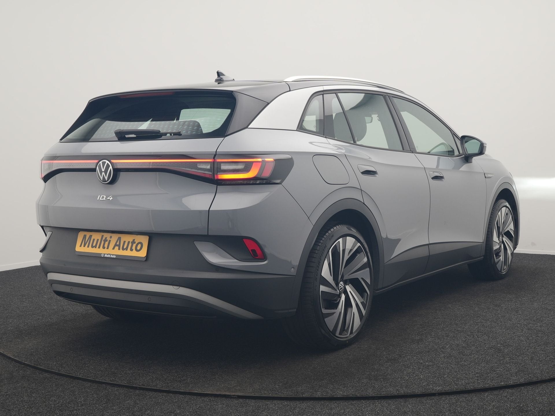 Volkswagen ID.4 Pro 77 kWh 204pk Dealer O.H. | Adaptive Crui, Automaat, Achterwielaandrijving, Gebruikt, Zwart