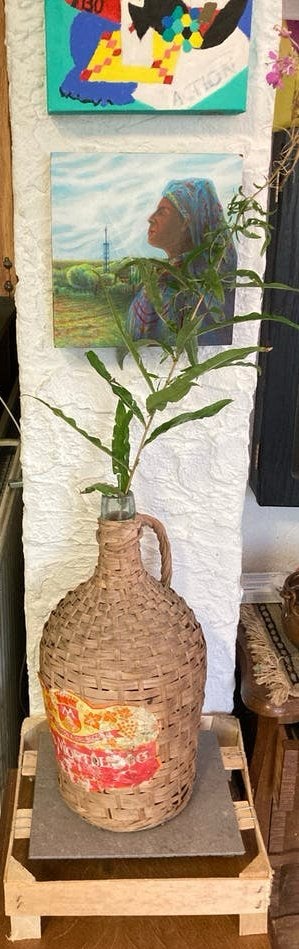 Vintage rieten fles met bloem, Antiek en Kunst, Ophalen of Verzenden