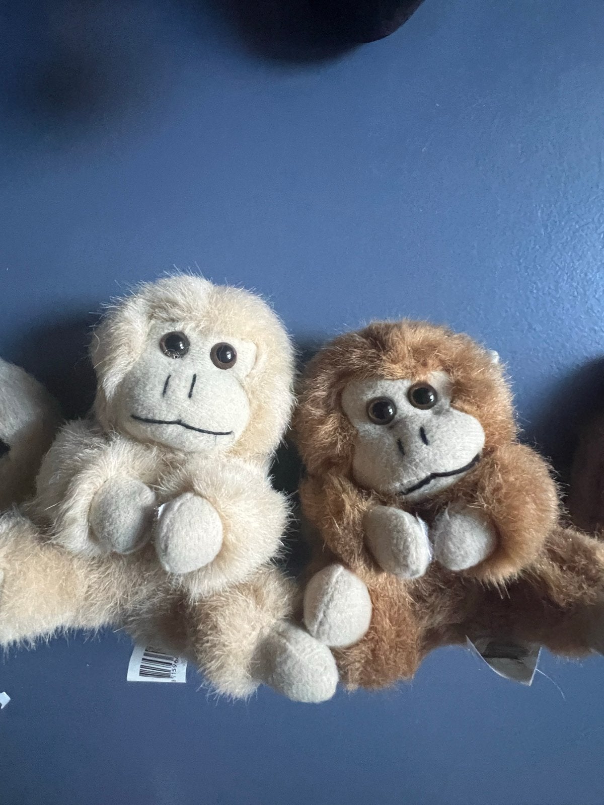 Twee Apenheul knuffels - Beige en Bruin aapje, Overige merken, Ophalen of Verzenden, Klein (minder dan 20 cm), Beige