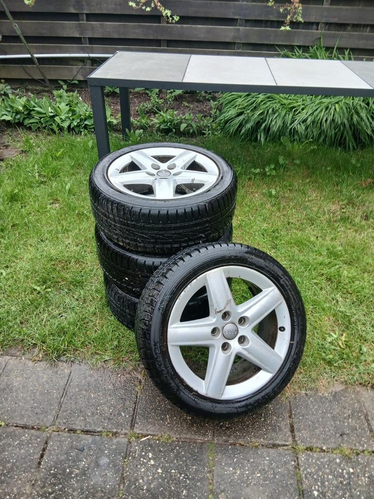 Audi 17 inch winterset velgen met Hankook winterbanden 215/5, Auto-onderdelen, Banden en Velgen, 215 mm, Banden en Velgen, 17 inch