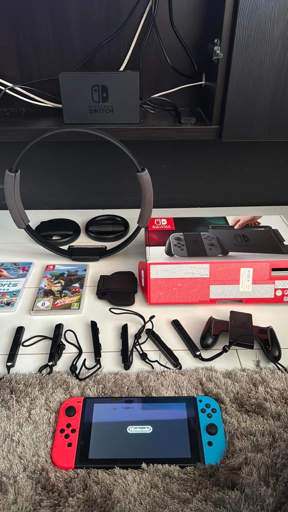 Ninento switch incl accessoires en spellen, Spelcomputers en Games, Spelcomputers | Nintendo Switch, Ophalen of Verzenden, Zo goed als nieuw