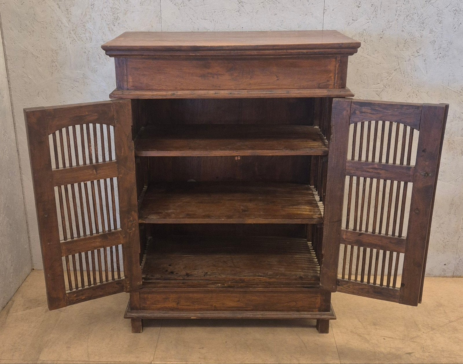 Massief hardhouten kast met latdeuren teak look, Ophalen